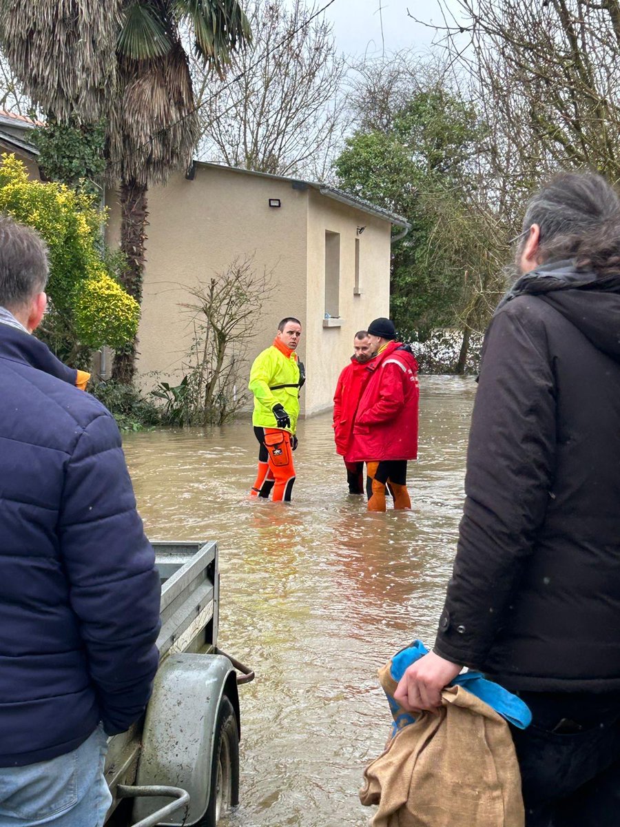 Sapeurs-Pompiers 50 tweet media