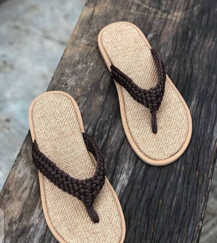 Walk in like you own the place. 👞🔥
Handcrafted. Durable. Different.
DM now.