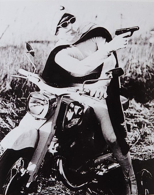 バイクにまたがれ このころのヒーローは おじさん、呼ばわりされていた