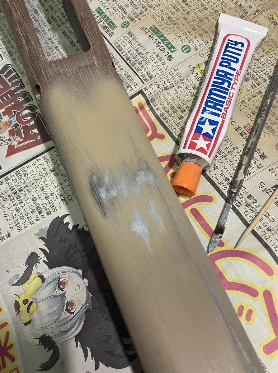 やはりタミヤパテは薄く盛って指で擦り込み
この季節の指先お肌にはよろしくないけど😅