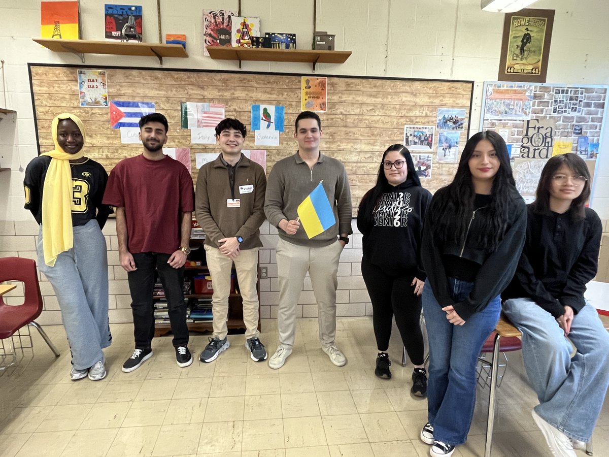 OHLSD's tweet image. Oak Hills High School Class of 2023 alum Luciano Anez stopped by his alma mater last week and spent some time with juniors and seniors in the OHHS Culture Club about about his experiences, post secondary options, his tips  and how to succeed. #PayItForward #PublicSchoolsWeek
