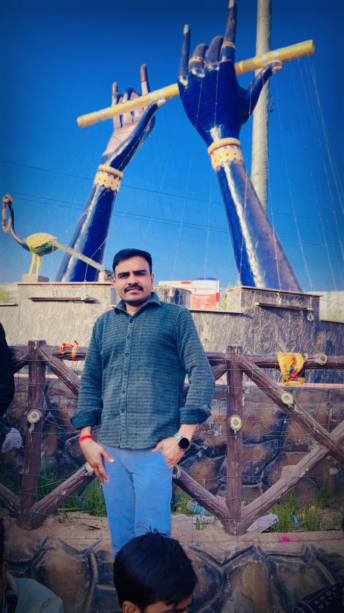 SernaSingh's tweet photo. #खाटू_श्याम जी के फाल्गुनी लक्की मेले में दर्शन लाभ। 
जय श्री बाबा श्याम 🙏 #shyambaba 

@Khatu_dhaam https://t.co/KzPJG8IAki