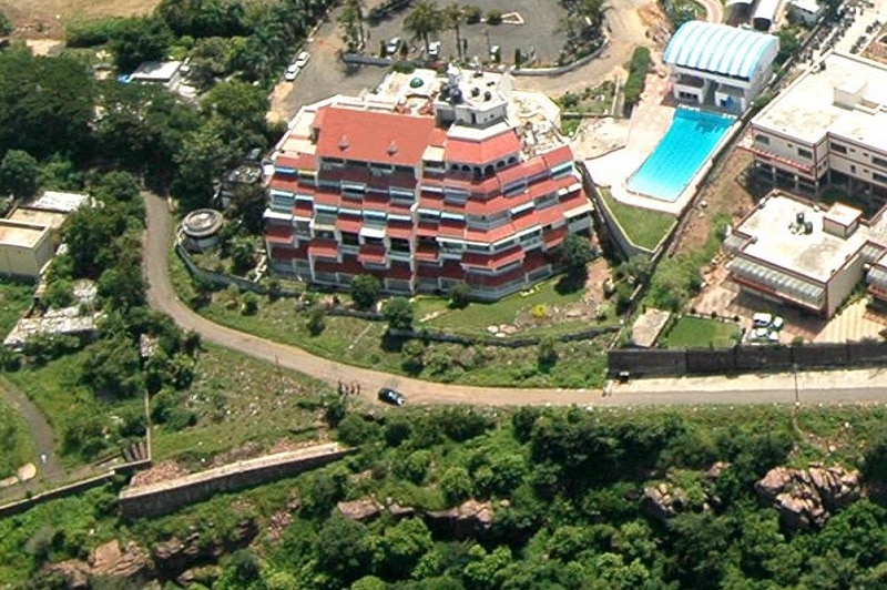 🚨 Bhopal’s Biggest Hospitality Redevelopment is Here! 🚨

Hotel Lake View Ashoka at Shyamla Hills will be demolished &amp; rebuilt into a world-class 5 star Luxury Hotel + Mega Convention Centre under PPP model by a consortium led by Genex Hotels Private Limited (Dilip Buildcon