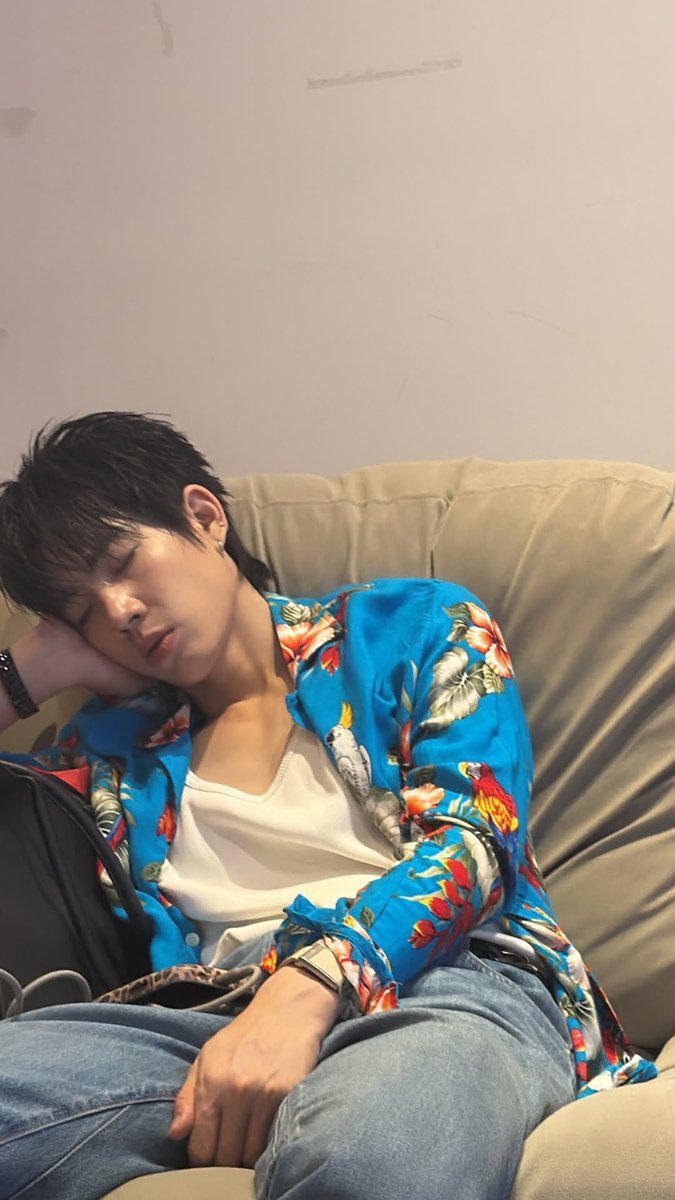 ถ้าจิระชอบวาดพี่ก่อตอนหลับ น้องกันก็ชอบถ่ายรูปพี่ออฟตอนหลับเหมือนกันอะ 🥹

#ออฟกัน #OffGun