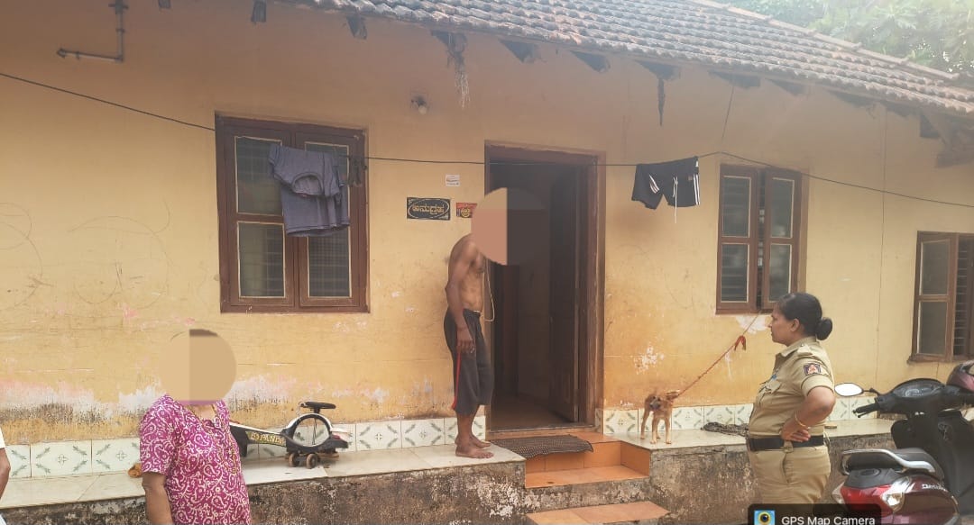 ದಿ 25.02.2026 ರಂದು ಸಂಟ್ಯಾರು ಎಂಬಲ್ಲಿ ವ್ಯಕ್ತಿಯೋರ್ವ ಅಮಲು ಪದಾರ್ಥ ಸೇವನೆ ಮಾಡಿ ಮನೆಯವರಿಗೆ ತೊಂದರೆ ನೀಡುತ್ತಿರುವ ಬಗ್ಗೆ 112 ಗೆ ದೂರುಬಂದ ಮೇರೆಗೆ ಸ್ಥಳಕ್ಕೆ ತೆರಳಿ ವಿಚಾರಿಸಿ ಸದ್ರಿ ವ್ಯಕ್ತಿಗೆ ಸೂಕ್ತ ಕಾನೂನು ತಿಳುವಳಿಕೆ ನೀಡಿ, ಮುಂದಕ್ಕೆ ಈ ರೀತಿ ವರ್ತಿಸದಂತೆ ಎಚ್ಚರಿಕೆ ನೀಡಲಾಗಿದೆ. <a href="/spdkpolice/">Dakshina Kannada District Police</a> <a href="/112Karnataka/">112Karnataka</a>