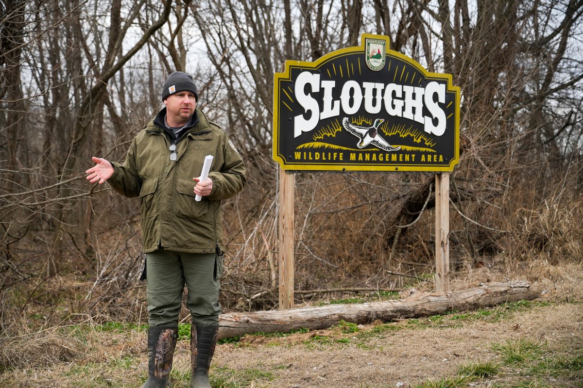 KYStateParks's tweet photo. Successful weekend spotting migratory waterfowl, nesting bald eagles & learning from biologists at Audubon WILD! 🦅
Thanks to @kyfishwildlife #KeepKYWild for partnering with #KyStateParks for winter birdwatching at Sloughs WMA near #HendersonKY.
🔗 : https://t.co/DbNAo7ISO0 https://t.co/8Rp0IpGs6j