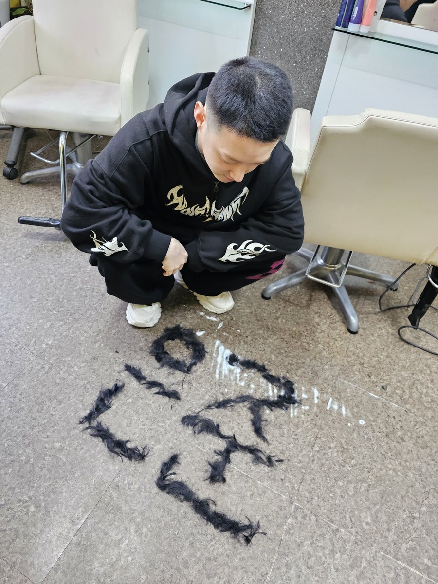 EunjunAimersFan's tweet photo. 🎮 // TWITTER // 23.02.26

[#Eunjun]

À propos de la tête que je prenais pour un nain, mais qui était en fait un radis

#AIMERS #에이머스 #EUNJUN #은준

<><><><>
©️ @AIMERS_AMRS
🇫🇷 ➡️ #🎲 https://t.co/lXRLbpWl5s