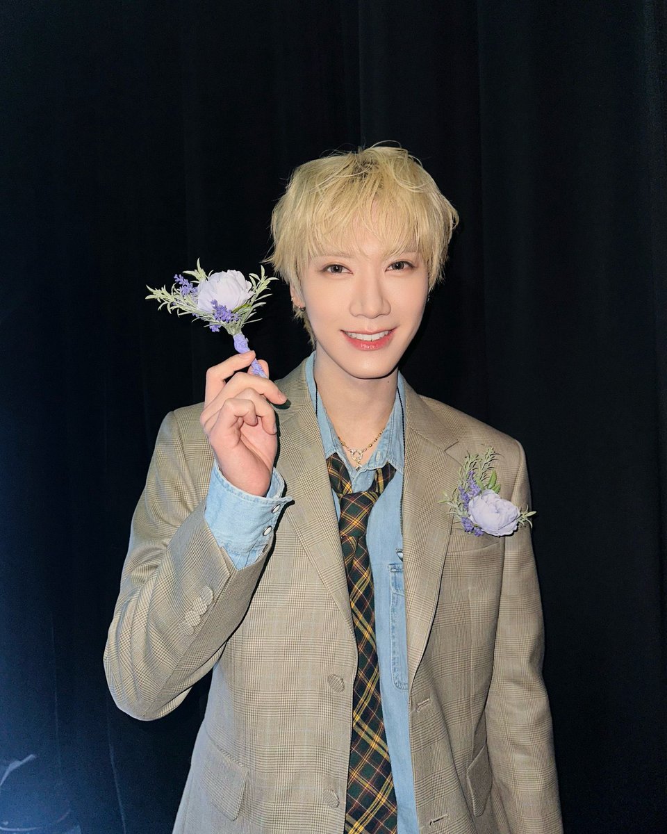 💜のお花プレゼント、テンちゃんらしいね！ #TEN #李永钦 #텐 #NCT