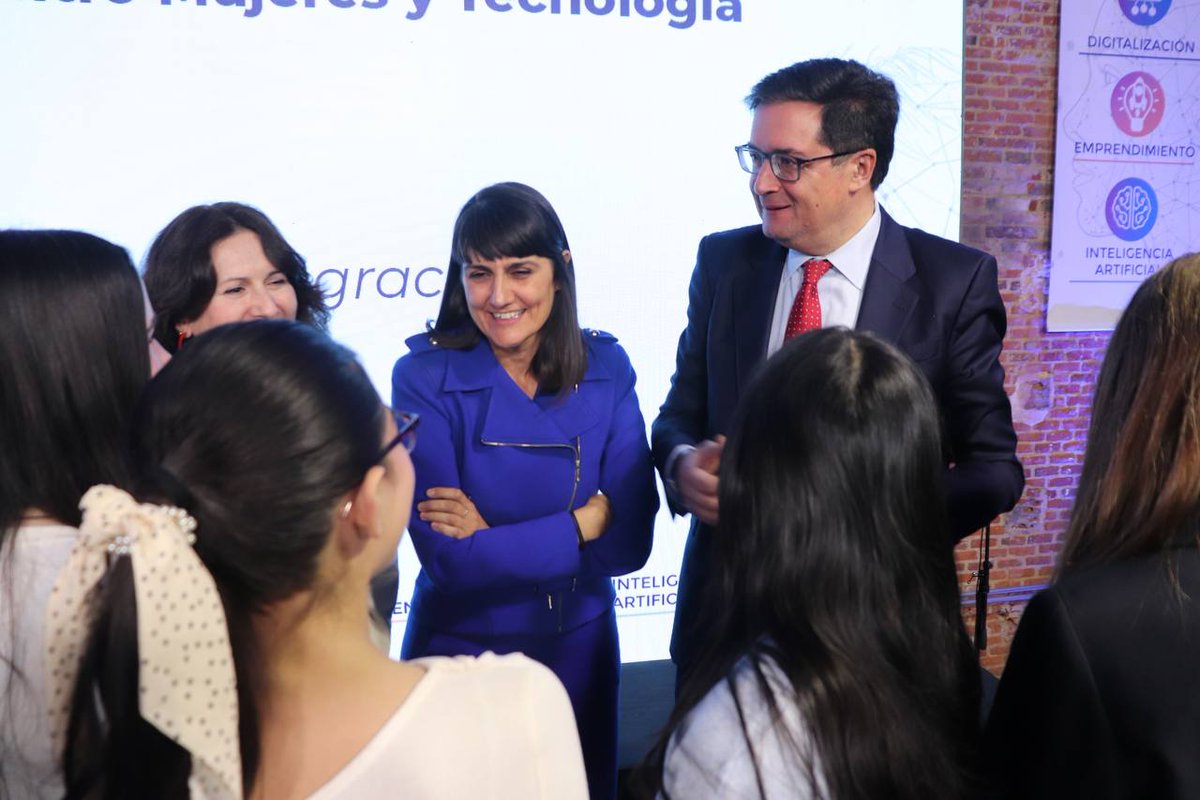 SEDIAgob's tweet photo. La línea Mujeres Emprendedoras @enisa impulsa proyectos como los de Amaia Rodríguez (@theGravityWave), Lucía Martínez (@Breakevent_), Ane Fernández (@gobe_studio) y Gisela Ramoneda (#TimeFor), referentes para las adolescentes de Genyus que han expuesto sus ideas de emprendimiento https://t.co/1kgsEZCkwu