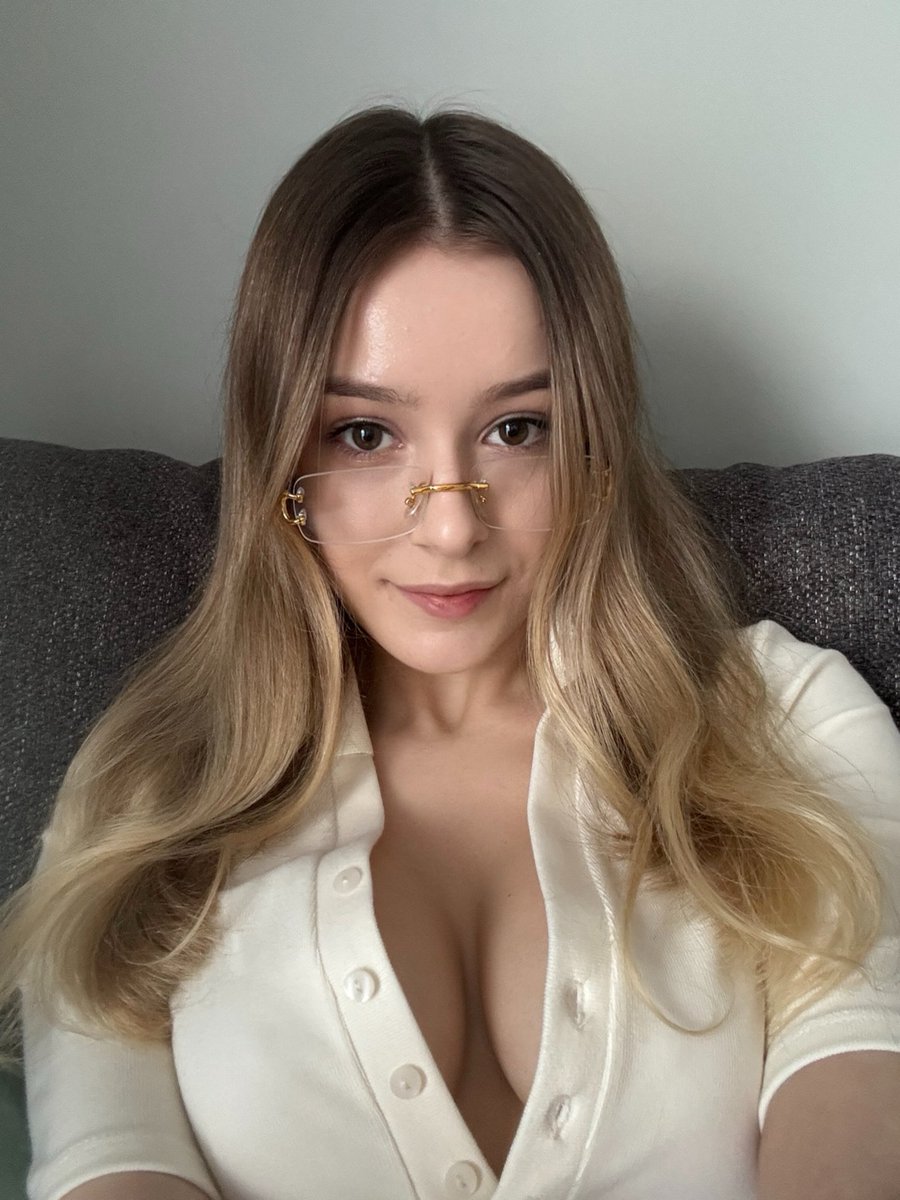 Goddess Nika tweet media