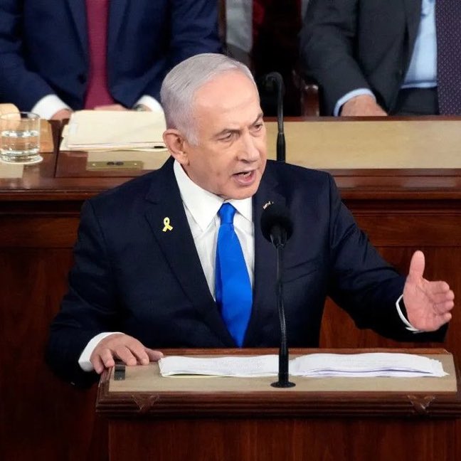drhossamsamy65's tweet photo. BREAKING: Israeli Prime Minister Benjamin Netanyahu ADDRESSED the United States public, demanding the "far left and far right" to be "dealt with."

Social media users reacted with confusion, many asking why a "foreign leader" is delivering formal demands to American citizens. https://t.co/iZqBOOOaGt