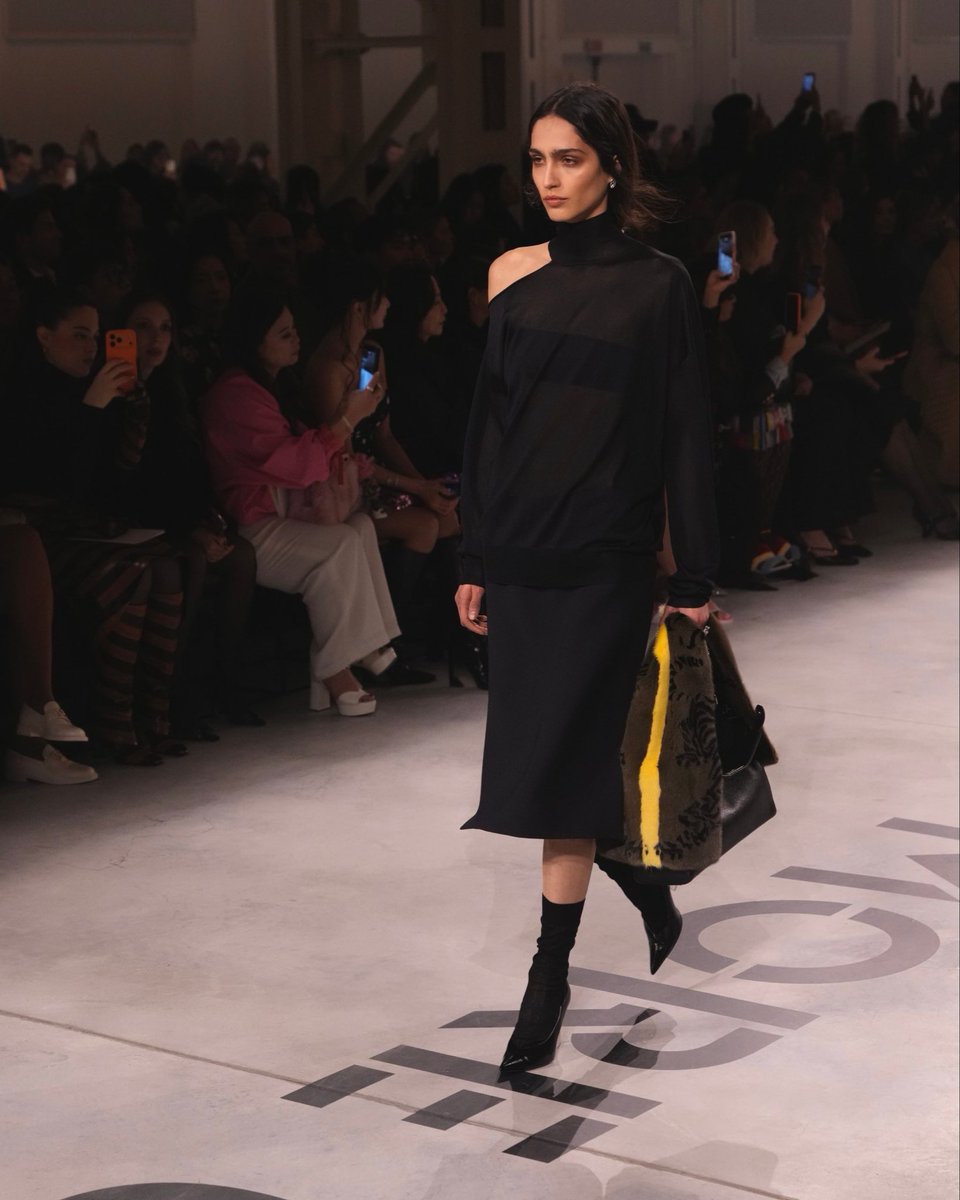 Milano Fashion Week tweet media