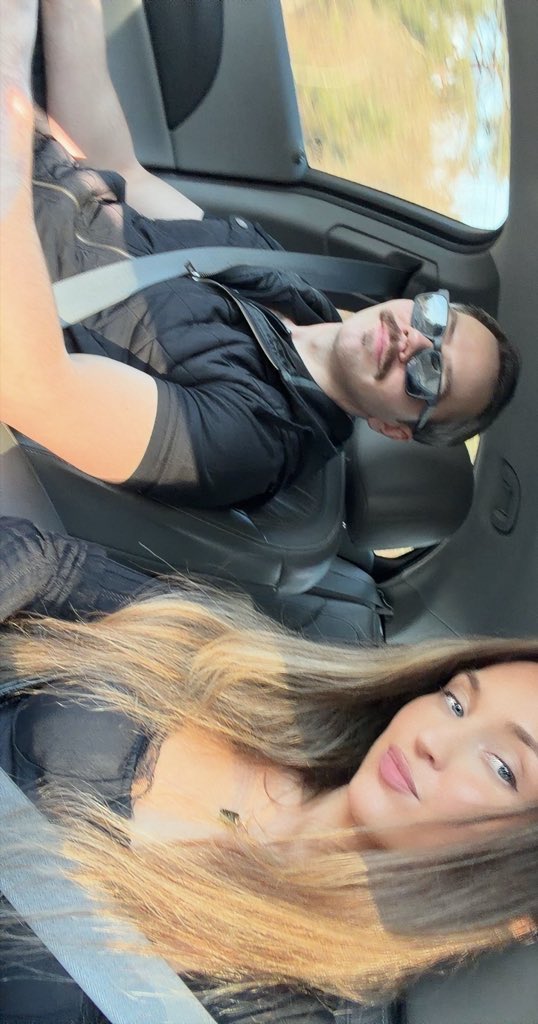 cynnann_'s tweet photo. Valentine’s Day ♥️💋 This man gives me everything, I am so lucky. https://t.co/7RtwQyDdKI