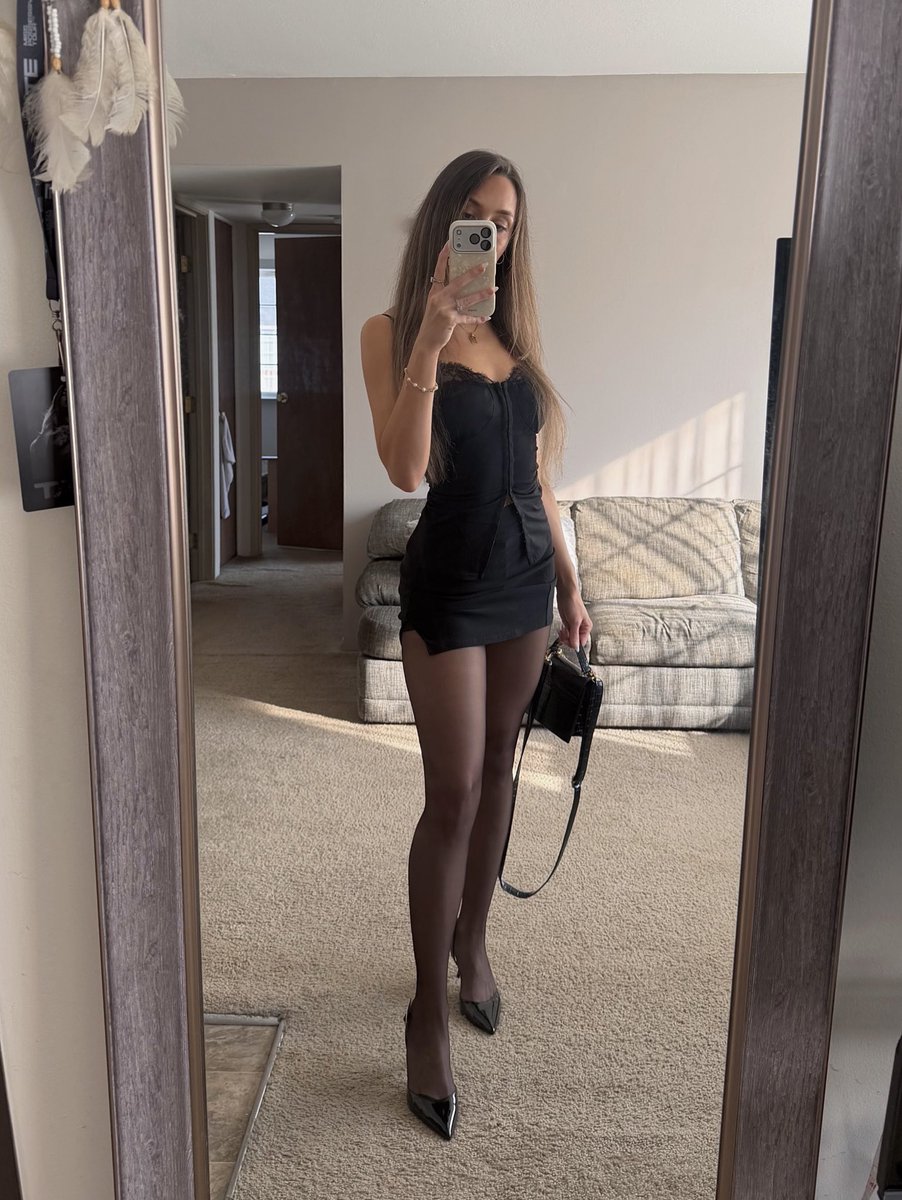 cynnann_'s tweet photo. Valentine’s Day ♥️💋 This man gives me everything, I am so lucky. https://t.co/7RtwQyDdKI