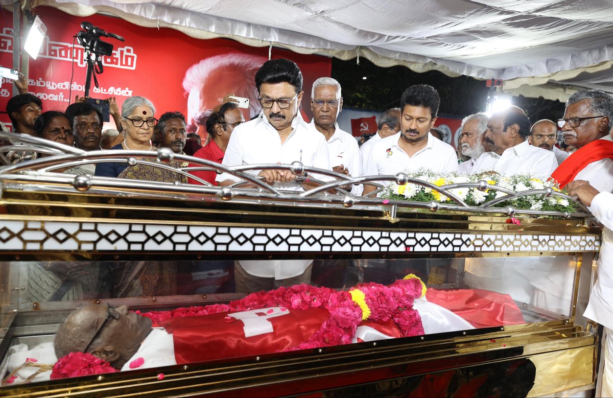 விடுதலைப் போராட்ட வீரர், இந்திய கம்யூனிஸ்ட் கட்சியின் மூத்த தலைவர் பெருமதிப்பிற்குரிய அய்யா ஆர்.நல்லகண்ணு அவர்கள் மறைவு தமிழ்நாட்டுக்கு பேரிழப்பு.

மாண்புமிகு முதலமைச்சர் <a href="/mkstalin/">M.K.Stalin - தமிழ்நாட்டை தலைகுனிய விடமாட்டேன்</a> அவர்களுடன் ‘பாலன் இல்லம்’ சென்று அய்யா நல்லகண்ணு அவர்களின் திருவுடலுக்கு இறுதி மரியாதைச்