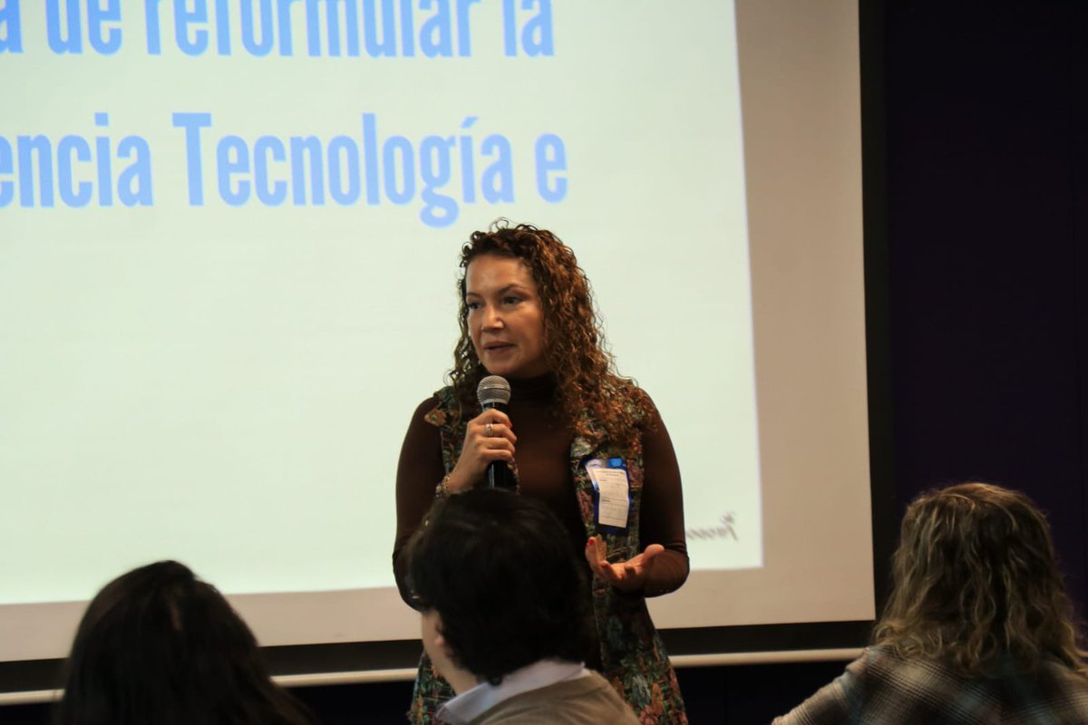 AteneaBogota's tweet photo. Estamos en la sesión de #CaféDelMundo en @malokabogota. Reunimos voces especializadas en CTeI para idear y actualizar la política pública de Bogotá en #CienciaTecnologíaEInnovación https://t.co/lWwvpppoCX