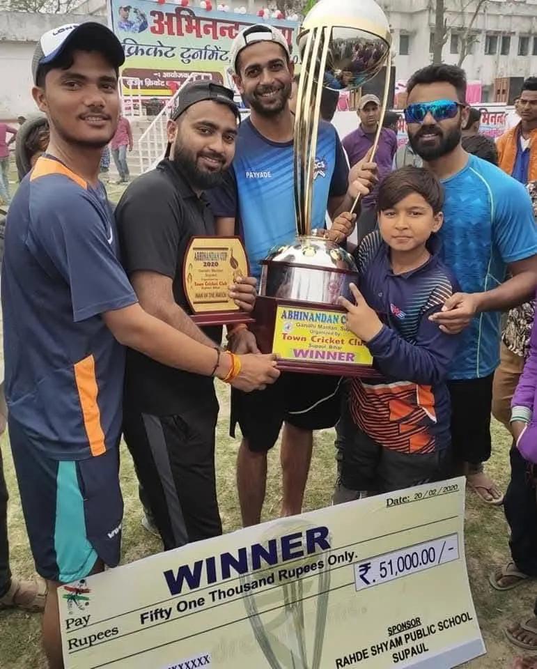 TushaarSays's tweet photo. @ShivrajXind Dusri photo b dal deta bhai🤣 https://t.co/0dKoGJ0dRW