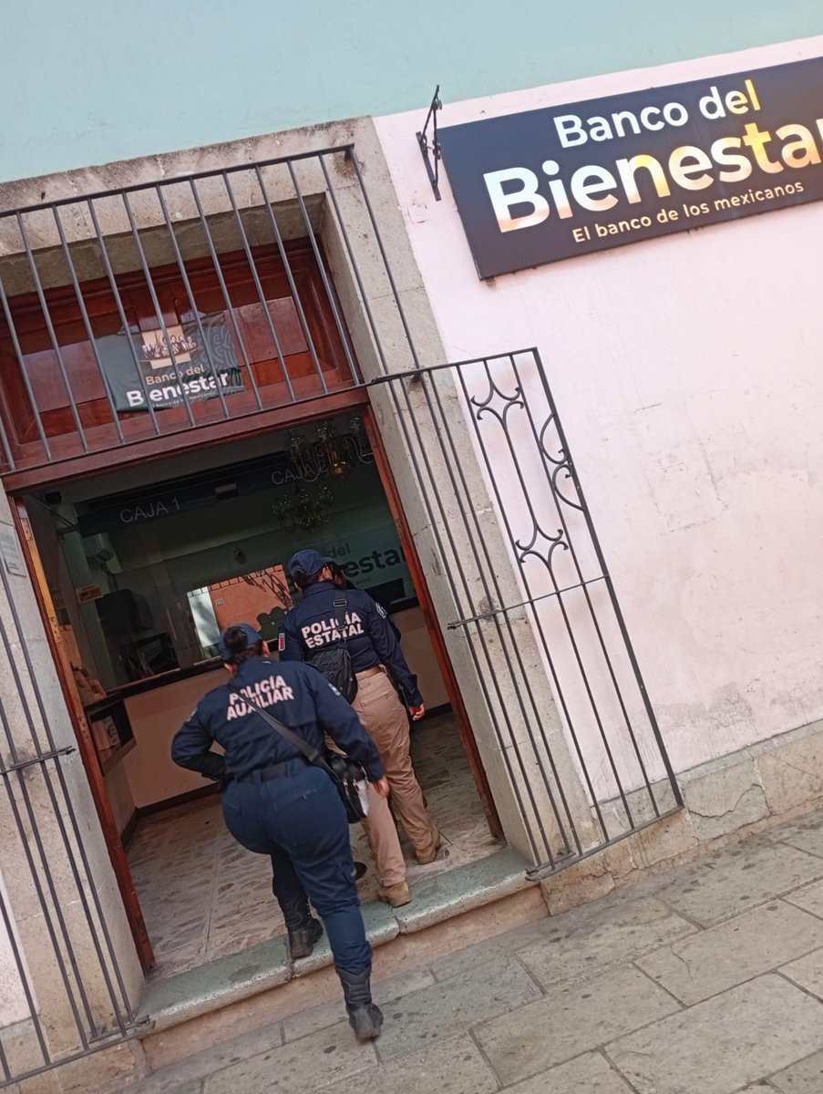 tejada_m01's tweet photo. Con el objetivo de garantizar la paz y seguridad de la ciudadanía oaxaqueña, mantenemos presencia en centros comerciales y plazas públicas.

Reafirmamos nuestro compromiso de coadyuvar en las acciones del Programa #OaxacaSegura
@salomonj https://t.co/qkCd0SkgX9