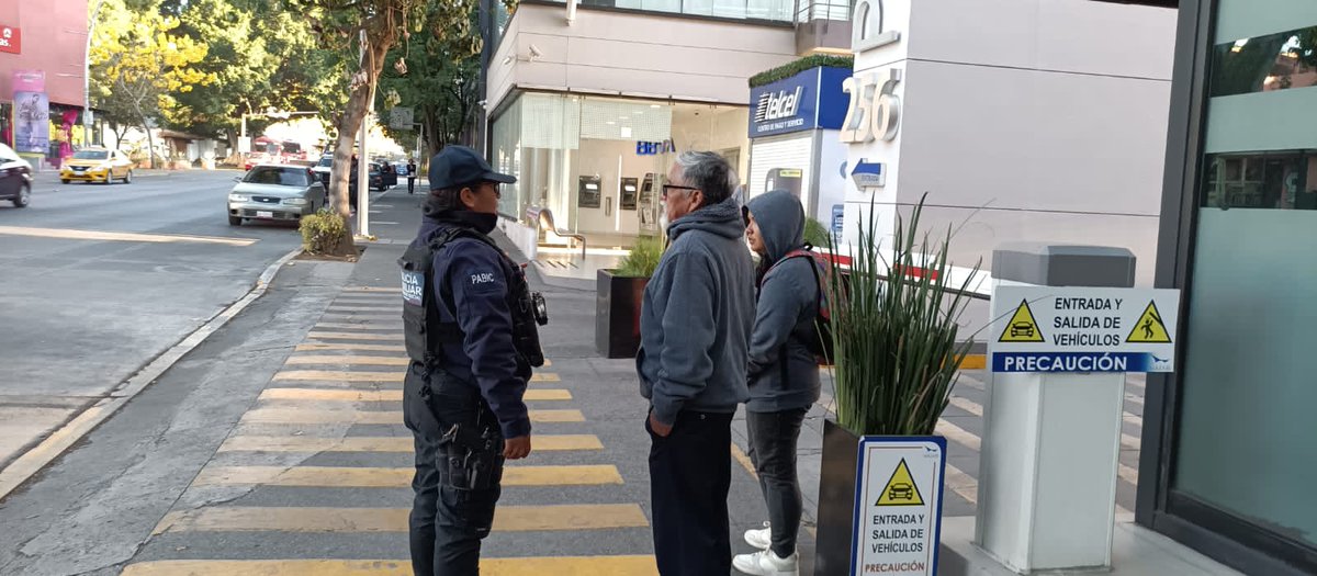 tejada_m01's tweet photo. Con el objetivo de garantizar la paz y seguridad de la ciudadanía oaxaqueña, mantenemos presencia en centros comerciales y plazas públicas.

Reafirmamos nuestro compromiso de coadyuvar en las acciones del Programa #OaxacaSegura
@salomonj https://t.co/qkCd0SkgX9