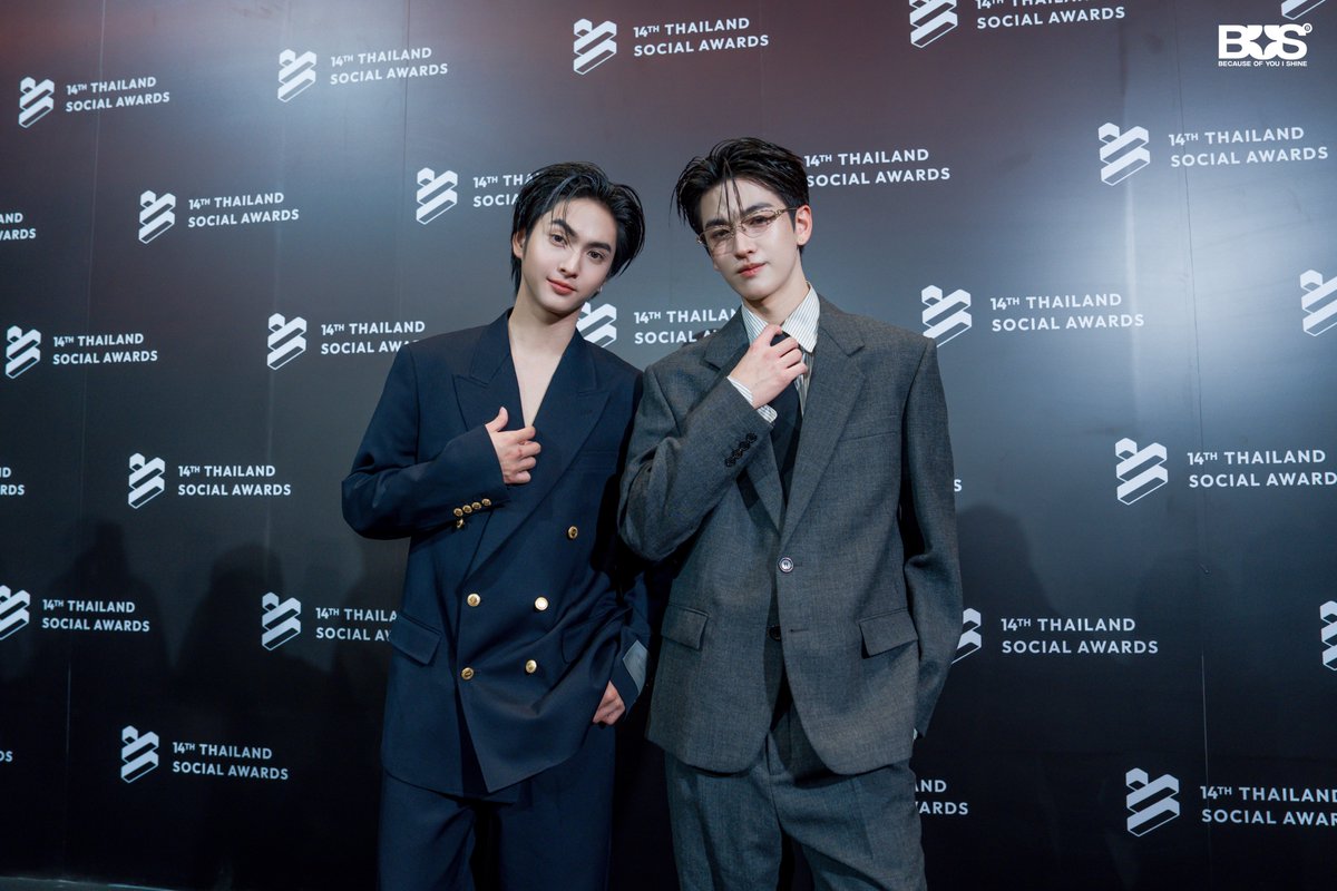BUS_SONRAY's tweet photo. ขอบคุณ @SocialAwardsTH สำหรับรางวัล BEST ENTERTAINMENT FIGURES PERFORMANCE ON SOCIAL MEDIA ในสาขา Boy Band นะครับ ขอบคุณทุกแรงสนับสนุนที่อยู่เคียงข้างกันเสมอ รางวัลนี้เป็นของทุกคนเลยนะครับ 🏆〰

#ThailandSocialAwards
#TSA14
#TSA14xBUS
#JINWOOKkim
#COPPERdechawat
#BUSbecauseofyouishine