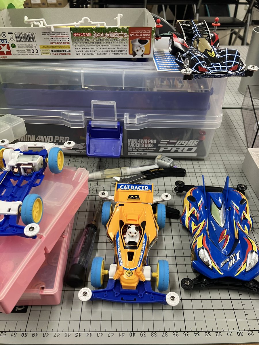 rimomini's tweet photo. #ミニ四駆キャットの会は存在する
今年入って初めてのサムカワサーキットさんへ行きました。(やっとタイミングが合いました)
素組みキャットさんのシャーシが白くなってしまったので、新しいキャットさんをお迎えしました。 https://t.co/LtMBwEz4qo