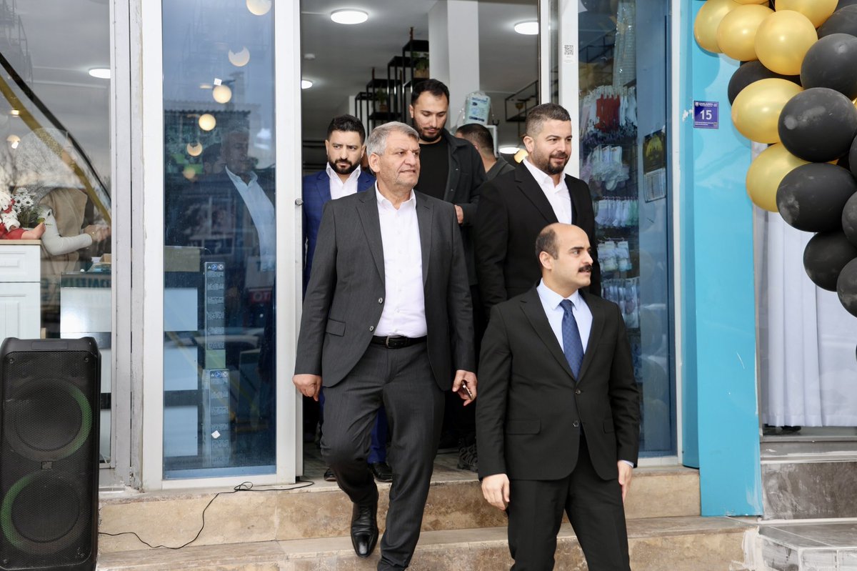 📌 Kaymakam Sn. Ali Cemal Altınöz ilçemiz sakinlerinden Çiçek ailesinin giyim ve kozmetik sektöründe hizmet vereceği yeni işyerinin açılışına katıldı. Kaymakamımız ticaret hayatına yeni iş yerinde devam edecek olan genç esnaflarımıza hayırlı, bereketli kazançlar diledi.