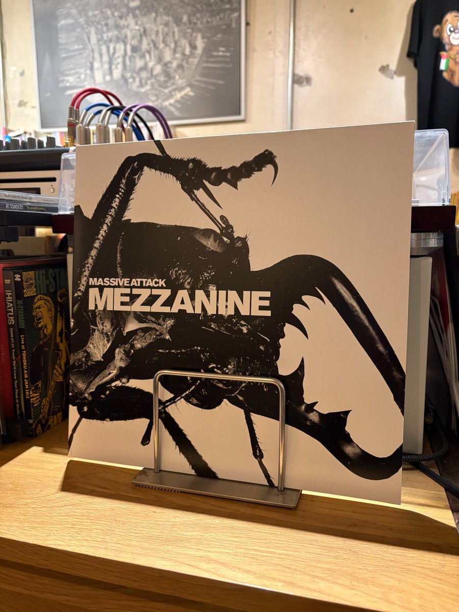 今日の一枚は「Mezzanine」by Massive Attack（1998年） #今日の一枚