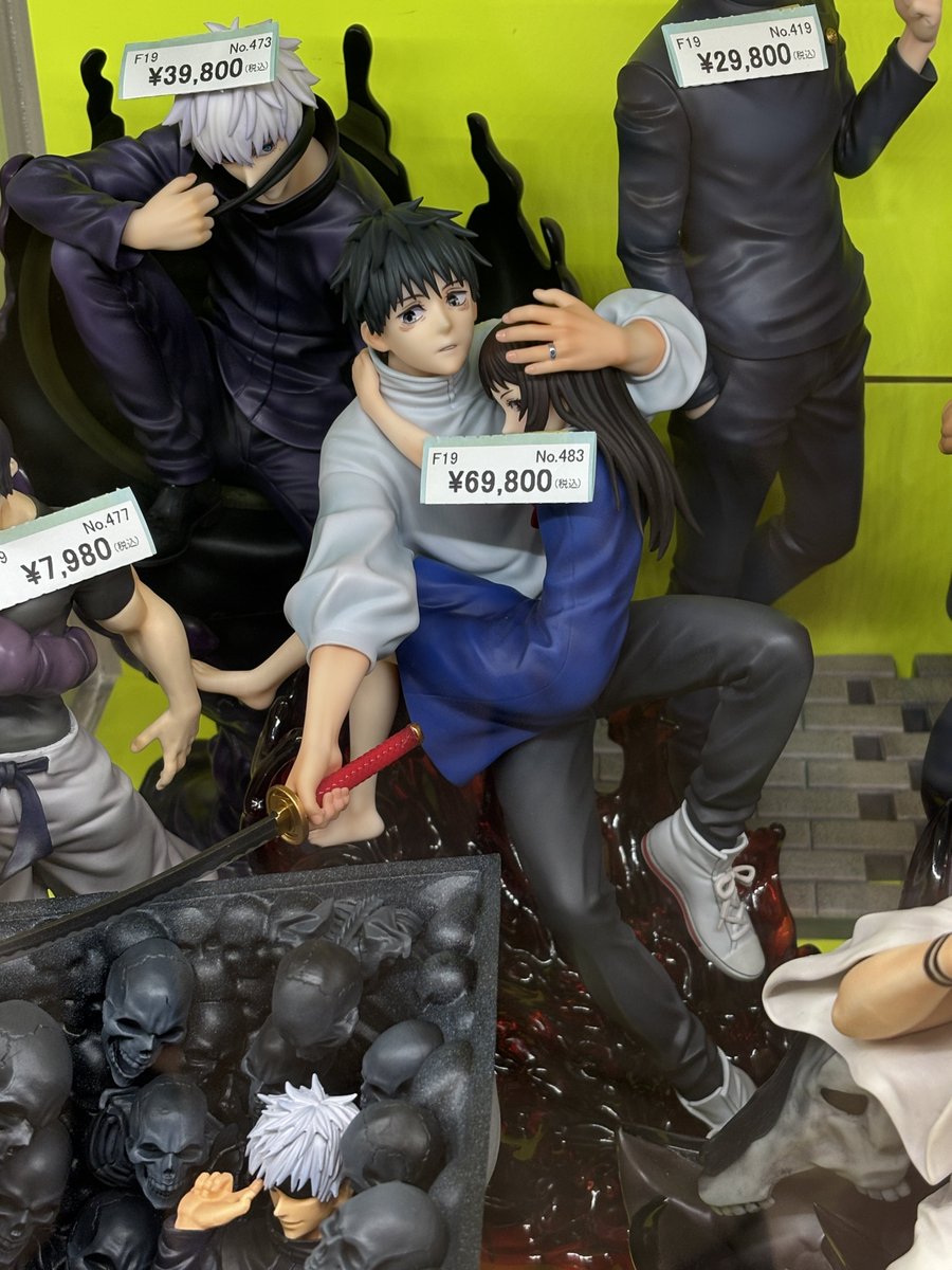 이 유타리카 피규어 실물도 진짜 쩌는데 69800엔 걍 뭐.. 주령돼드려요? 싶은 가격