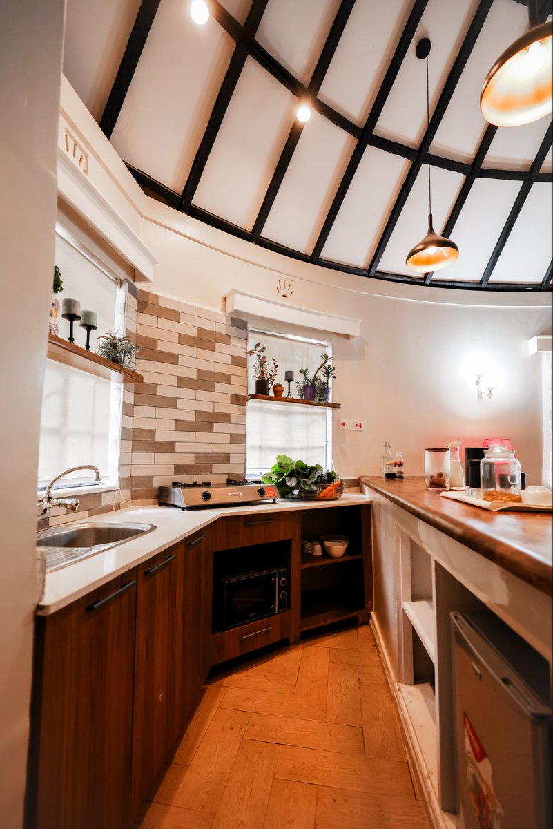 thayu_house's tweet photo. A tour around our Kitchen area 🍽️

We allow self catering services with amenities being : Utensils, a cooker , a microwave, a kettle among others . 
For more queries or bookings , DM us or call us on : 0727 832406

#thayuhouse #staycation #getaway https://t.co/whEBBurvaX