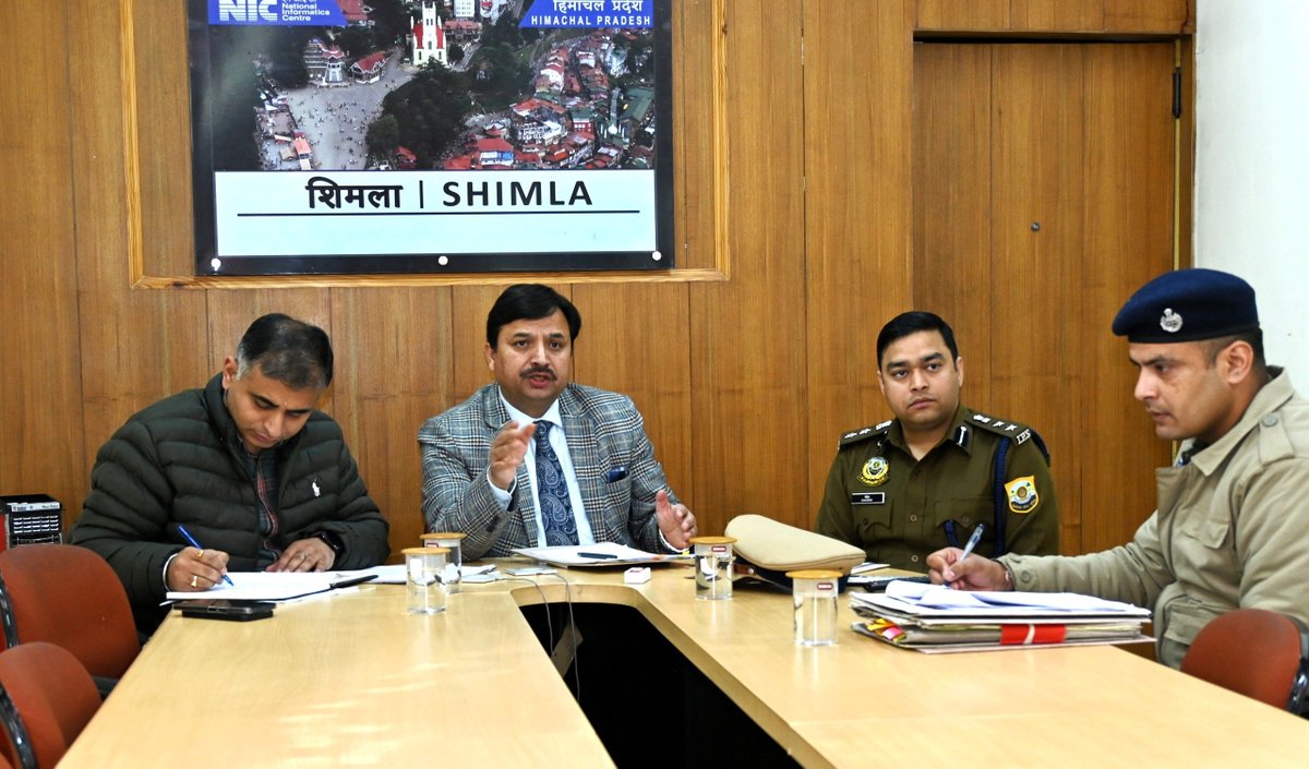 शिमला में नशा-मुक्त समाज की दिशा में प्रशासन सख्त।
उपायुक्त अनुपम कश्यप की अध्यक्षता में एनकॉर्ड बैठक में नशा तस्करी पर निगरानी,जागरूकता अभियान और पुनर्वास सुविधाएं मजबूत करने के निर्देश। SSP गौरव सिंह ने कारोबारियों पर कड़ी कार्रवाई की बात कही #Shimla #DrugFreeHimachal #Himachal