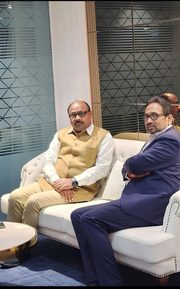 बहुजन समाज पार्टी के रसड़ा से विधायक श्री उमाशंकर सिंह जी के ऊपर तब जब वो पिछले दो वर्षों से कैंसर जैसी गंभीर बीमारी से जूझ रहे है बदले के भावना से किया गया आयकर विभाग का छापा अति दुर्भाग्यपूर्ण व मानवता के खिलाफ है जिसकी मै कठोर निंदा करता हूँ।