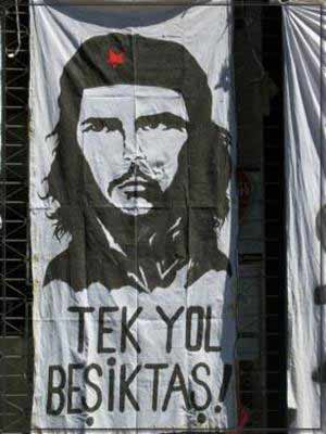 ultras_antifaa's tweet photo. #Turkey - Che Guevara banners by Beşiktaş supporters. https://t.co/Xo5N2Ndbek