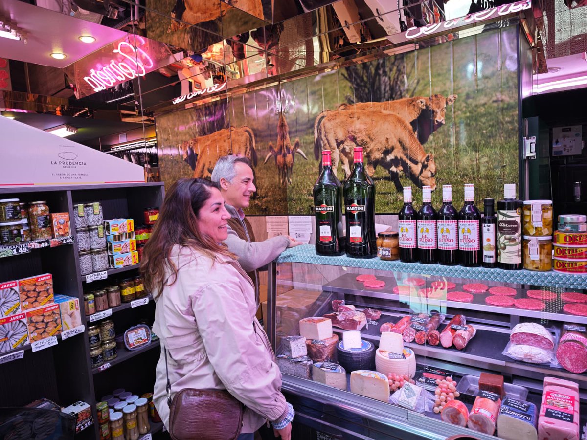 Nuestra mejor encuesta es LA CALLE.

Hemos recorrido el Barrio de San Antonio, San Roque y Santa Ana, escuchando las necesidades de los vecinos y negocios.

#VOX conoce los problemas REALES de los abulenses.