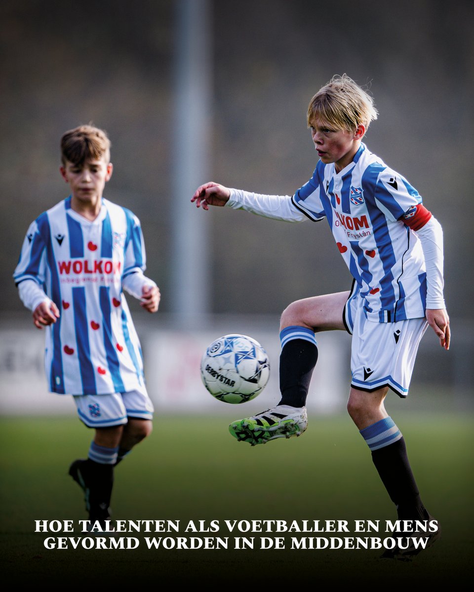 scHeerenveen's tweet photo. 📈 Groeispurten. Pubertijd. Een nieuwe school. De overgang van een klein naar een groot veld. In de Onder 13, 14 en 15 gebeurt veel, met en zonder bal. Aan trainers Tim Strandstra, Nick Kuiper en Jeffrey Mast de prachtige taak om de talenten zo goed mogelijk te begeleiden in de middenbouw.

Lees hier hoe zij dat doen ➡️ https://t.co/pLtrla6UHv
