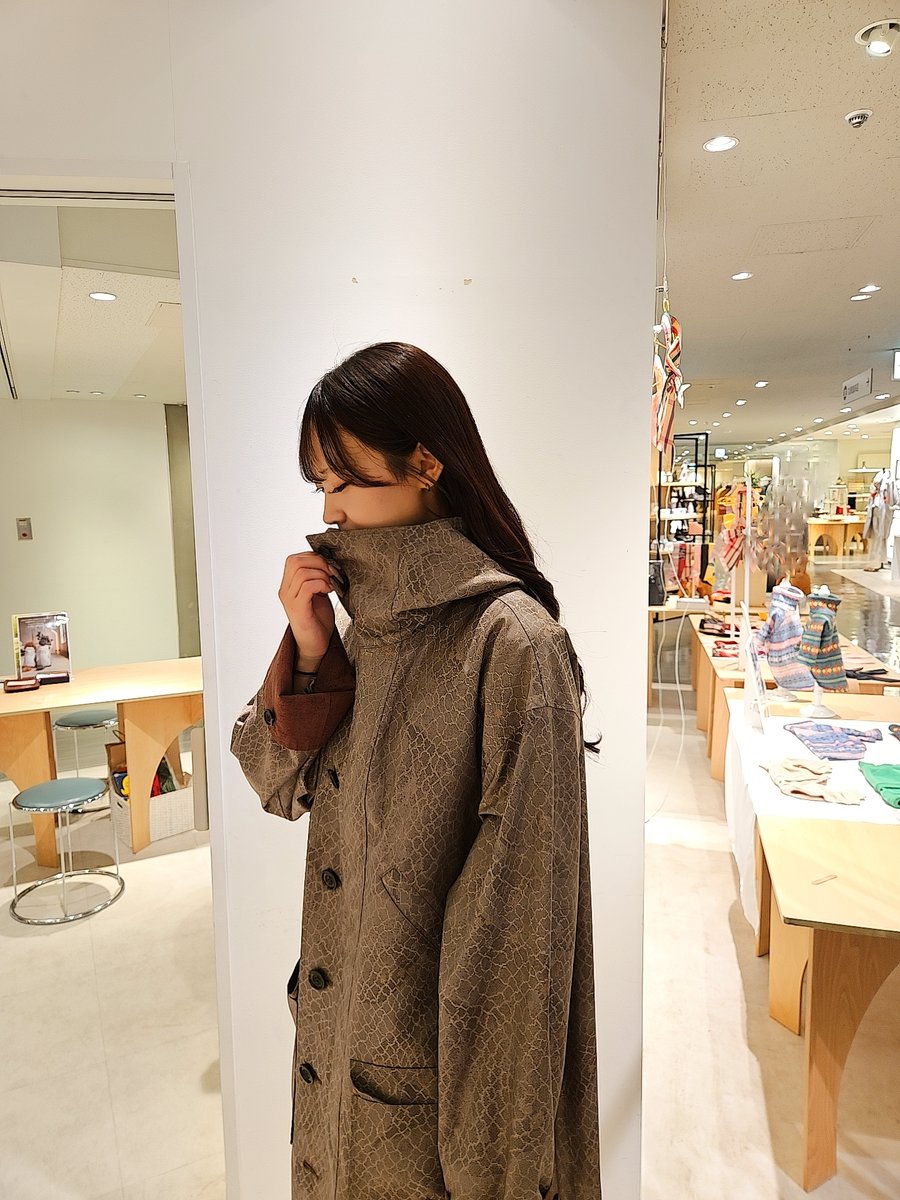 SNOWentertiner's tweet photo. 皆さま、こんばんは！SNOW_entertainment株式会社のKOEです😁

一週間程度多忙につき、なかなか更新ができませんでしたが皆様いかがお過ごしでしたか？？

とてもありがたいことに最近、経営者会などで知り合った方々とコラボレーションをしていただけることが多々ございまして、今回もそのご報告です🌟

以前紹介させていただいた「着物リサイクルサロン和心」（@kimono_wakokoro）さんにご快諾いただき、弊社のモデルとのコラボレーションをさせていただきました！

現在札幌丸井今井さん3階にて、ポップアップストアとして「KIMONO REMAKE 3BRAND SHOP」が26日まで開催されております。

和心さん、mukafu(@mukafu.jp)さん、ブル���ストーン札幌(@blue_stone_sapporo)さん、皆様の衣装を着用させていただきました👘

着物���リメイクを行い、新しい衣装、洋服等に生まれ変わる…こういう発想がとても好きなので、今後ともコラボレーションをよろしくお願いいたします！

#SNOW_entertainment株式会社
#札幌丸井今井
#着物コーデ 
#リメイク