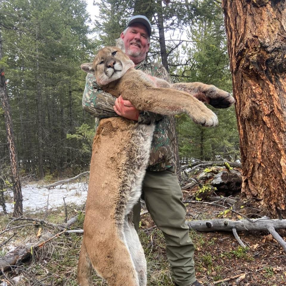 Justin Guerry, Florida with the mountain lion he hunted. 
Another piece of garbage infesting the planet. 🤬
#BanTrophyHunting RT
<a href="/SARA2001NOOR/">Sara✌️💙🍉peaceFOReveryone</a> <a href="/Angelux1111/">Angel</a> <a href="/Gail7175/">WatchDominion.com Ⓥ</a> <a href="/Lin11W/">🌱🌹❤️ Anonymous for the voiceless ❤️🌹🌱</a> <a href="/Protect_Wldlife/">PROTECT ALL WILDLIFE</a> <a href="/PhaedraXTeddy/">Phaedra</a>