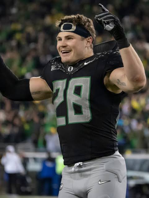 49ersSportsTalk's tweet image. Oregon LB Bryce Boettcher met with the #49ers at the scouting combine and recounts meeting John Lynch.

 “I walked in and I said, that’s John Lynch! My dad was a huge fan.” 

H/T: @Chase_Senior | #Niners