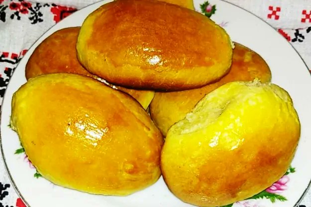 proborsch's tweet photo. Craving some real comfort food? 🥐 Try these Easy Ukrainian Poppy Seed Pastries! Soft, buttery, and filled with nostalgic flavor. Perfect for your morning tea.

Full #recipe here: https://t.co/FHwTR7yysY

#UkrainianFood #Baking #Recipe #PoppySeed #ComfortFood #Ukraine #dessert https://t.co/acLciwEDO0