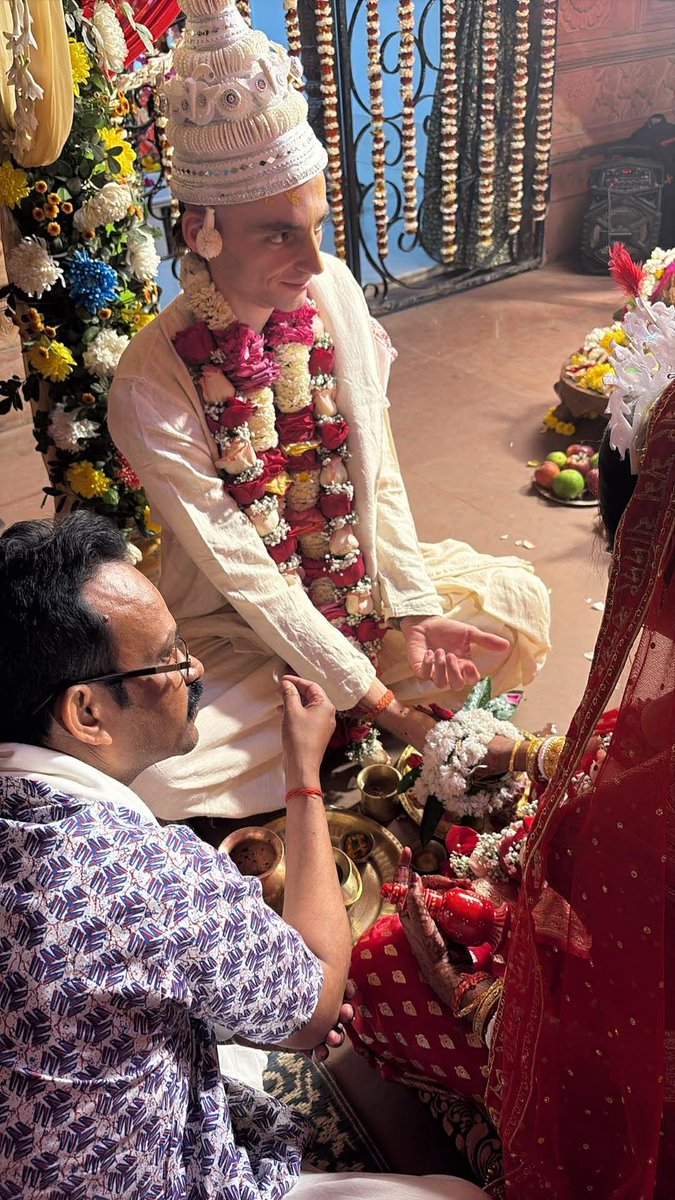 My brother is currently getting married over in India and I am Zooming in on the wedding!   Wow that’s my little brother!  Wow Indian weddings are gorgeous!  Wow I am so happy for them both and this was worth dedicating a Wednesday morning to!