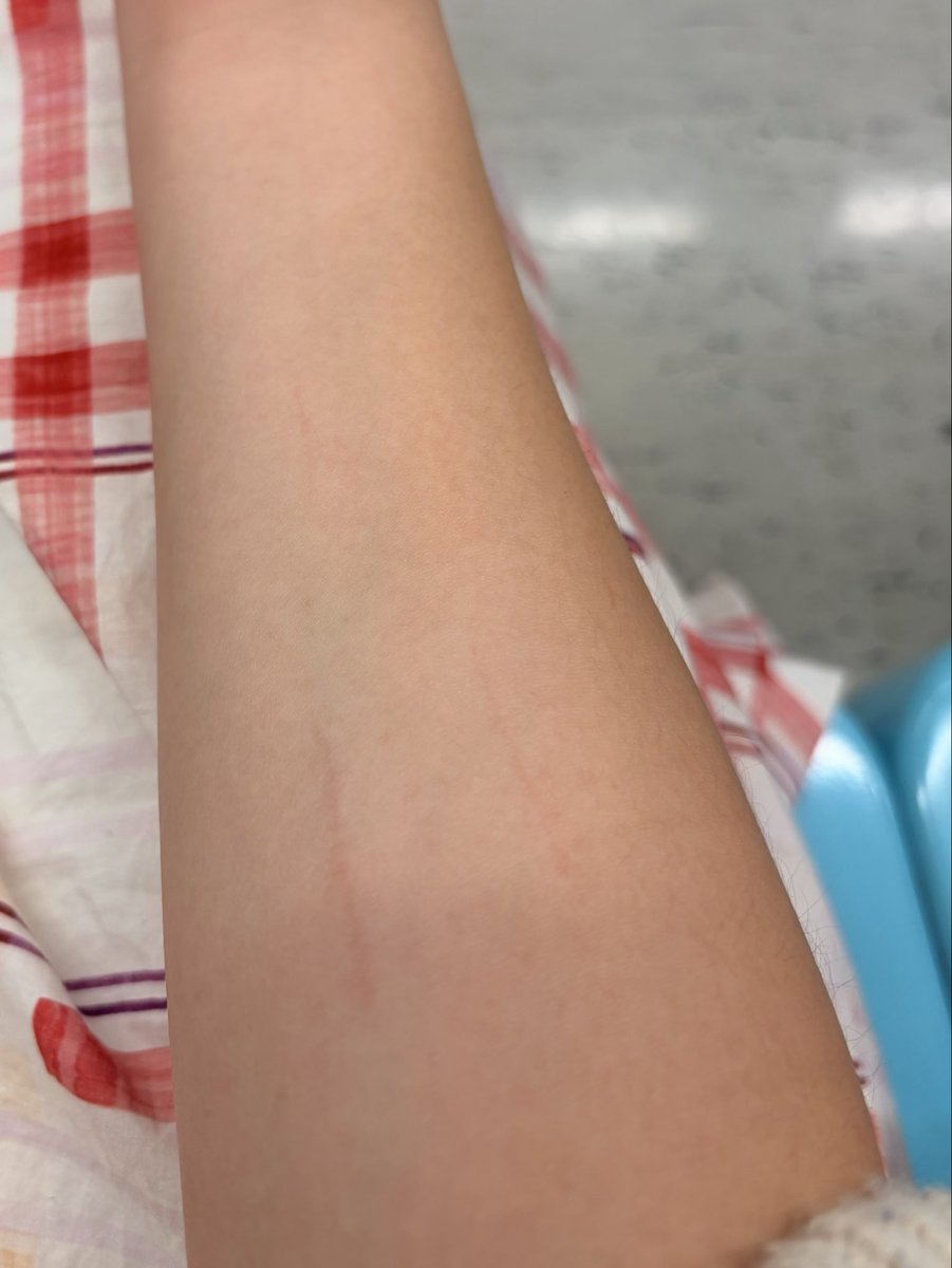 初訪府中 <a href="/unnamedroom/">未命名展演空間</a> 好溫馨的客廳，而且聊天超快樂，聽到很多有趣的分享。

跟短木 <a href="/mulinse85735601/">短木</a> 互動 TK，好好玩、非常開心地感受到時間悄悄流逝～而且ㄋ好香🥵🥵🥵（只是我一直亂叫呃呃

無論被 TK，嘗試氣泡潤滑液的 sensation play、鈍刀、刺輪，都被複數人說很敏感😇啊對對對。

剩下 ALT