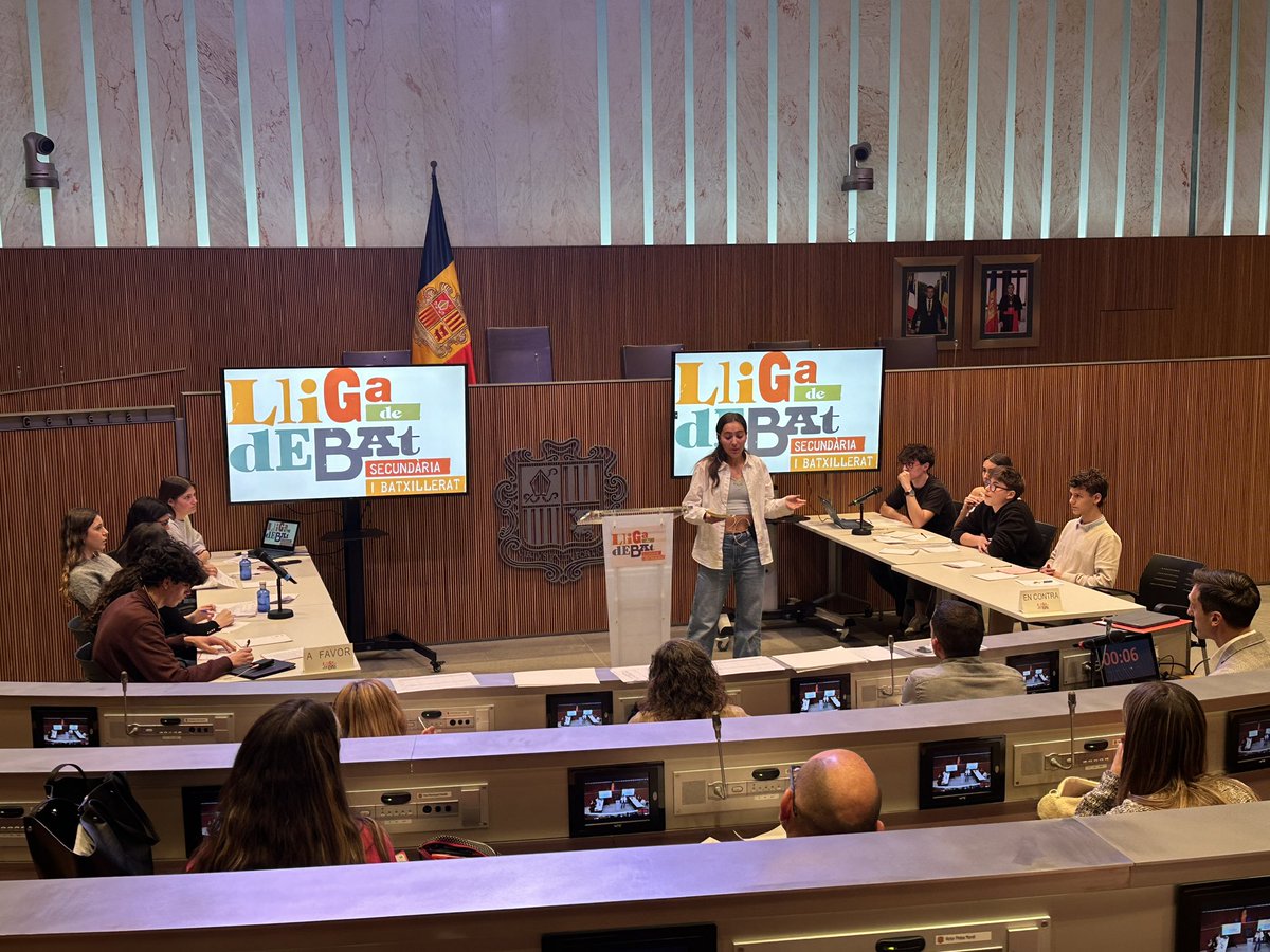 UdAndorra's tweet photo. 🗣️Estem davant d’una joventut més masclista?
✅ Imatges de la primera jornada de la fase local de la Lliga de Debat de la @xarxavives d’enguany, amb la participació de tots els sistemes educatius del país. https://t.co/aMP2u2ArUK