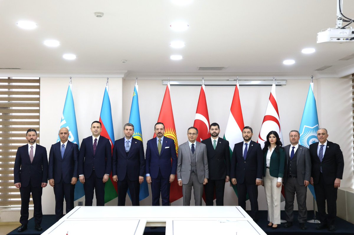 Merkezi Azerbaycan’da, Bakü’de yer alan Türk Devletleri Parlamenter Asamblesi’ni (TÜRKPA) ziyarete ederek Genel Sekreter Ramil Hasan ve heyetiyle kapsamlı bir görüşme gerçekleştirdik.

Parlamenter diplomasinin önemi doğrultusunda bir çok proje ve faaliyeti gerçekleştirme
