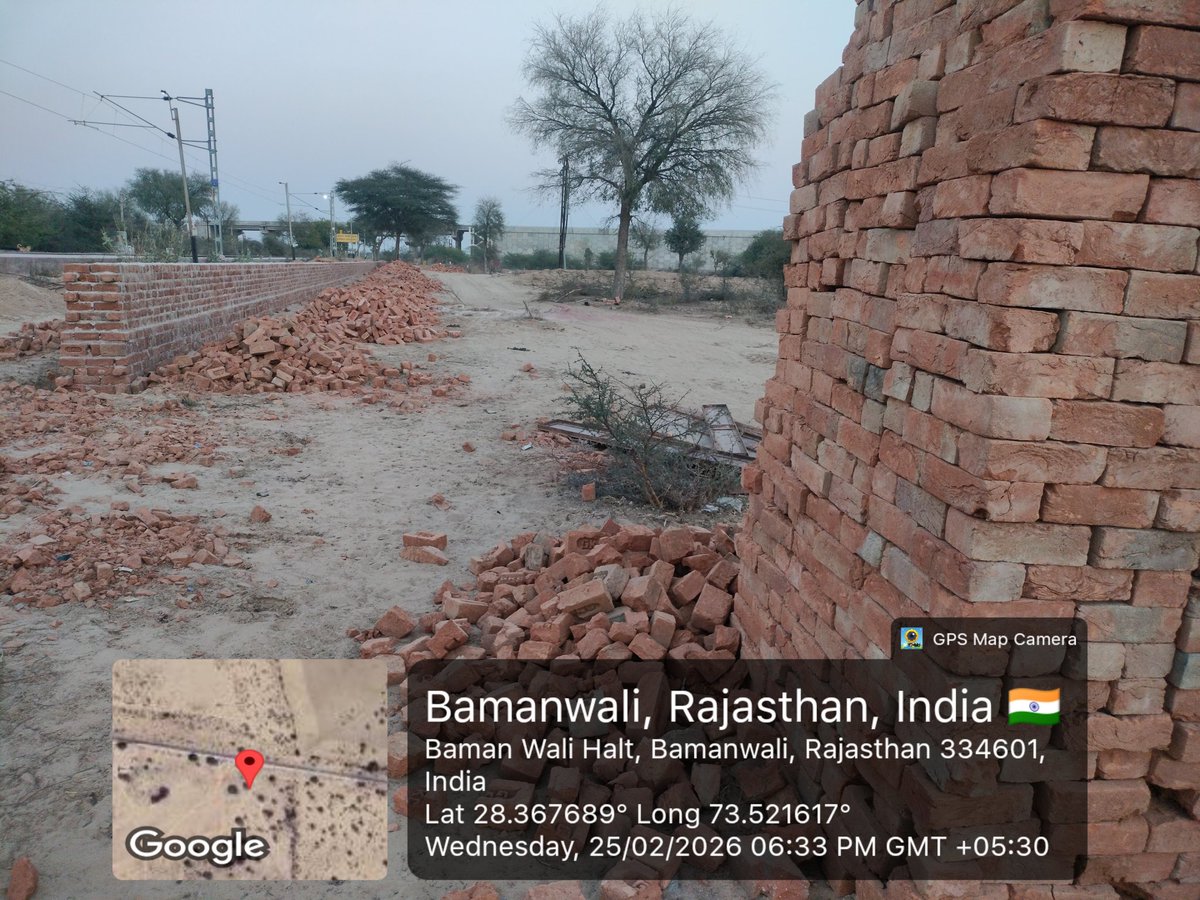 Mukesh_sarswat_'s tweet photo. माननीय रेल मंत्री जी,क्या रेलवे में इस तरह का भ्रष्टाचार सम्भव है?सबसे घटिया मेटेरियल उपयोग में लिया जा रहा है, क्या यही विकास हैं? क्या ऐसे हम विकसित राष्ट्र का निर्माण करेंगे? कृपया संज्ञान लेकर काम का निरीक्षण करवाएं @RailMinIndia @Central_Railway @AshwiniVaishnaw https://t.co/O2Y6pIAdZd