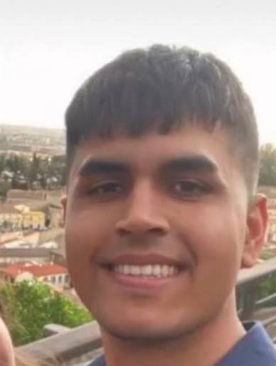 “Peruano”.
“Aborigen color céntimo de mierda”.
“Es marrón como un pancho y feo como un moro”.

Hora de que “gam” haga historia hoy.