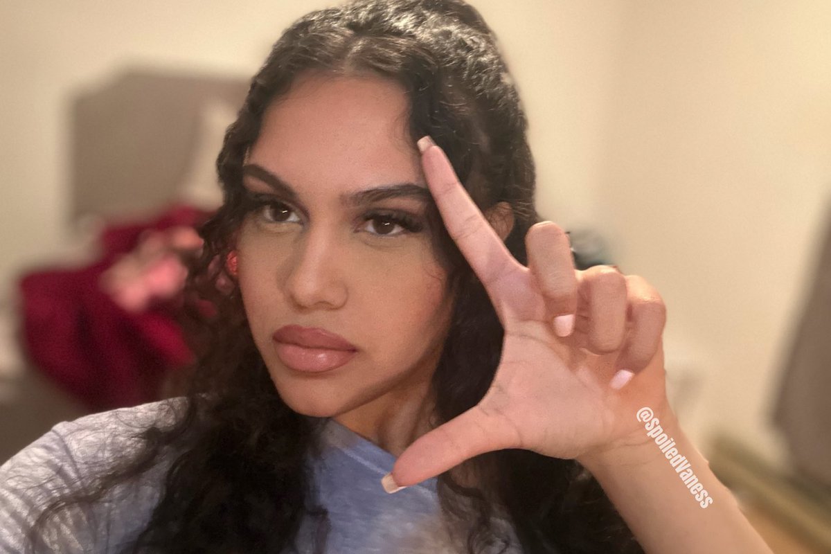 𝕊𝕡𝕠𝕚𝕝𝕖𝕕 𝕍𝕒𝕟𝕖𝕤𝕤𝕒 tweet media