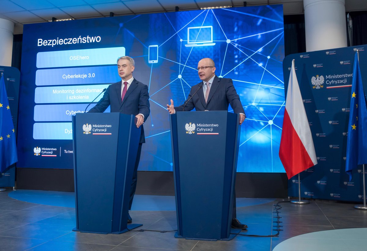 PawelOlszewski's tweet photo. 🔴Rok 2026 to kolejny rok rozwoju kompetencji cyfrowych Polaków❗️

🔵Dzisiaj wystartowała kampania „Buduj cyfrową formę – klik po kliku”. Sprawdź swoją cyfrową formę na 👉🏻 https://t.co/KQHAdnNQzx

To już zrobiliśmy:
👉🏻735 tys. laptopów i tabletów trafiło do ponad 16 500 szkół
👉🏻ponad 2,3 mln ukończonych kursów na platformie OSE IT
👉🏻tysiące przeszkolonych seniorów w sanatoriach i Klubach Rozwoju Cyfrowego
👉🏻programy bezpieczeństwa dla dzieci i młodzieży od OSEhero po „Włącz szacunek. Wyłącz hejt”

🔴Łącznie to 5,2 mld zł na rozwój kompetencji cyfrowych oraz nowoczesnej infrastruktury💪🏻

@CYFRA_GOV_PL @PremierRP @KGawkowski 
#KompetencjeCyfrowe #CyfrowaPolska