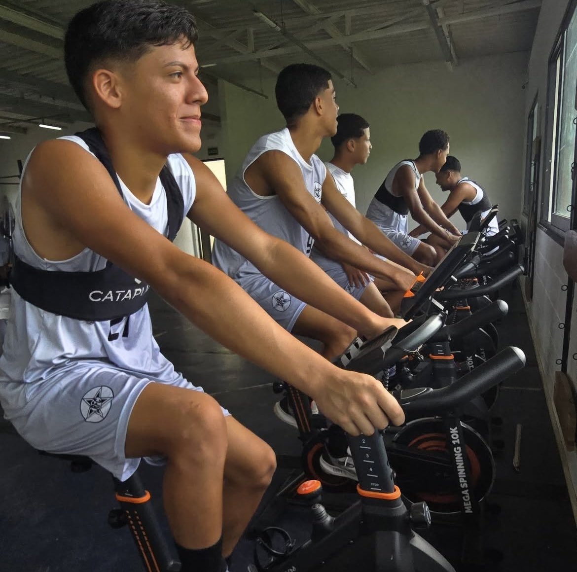 Academia e depois campo. Nosso sub-20 começando o dia por aqui. #BaseDeGigantes 🚀🐺