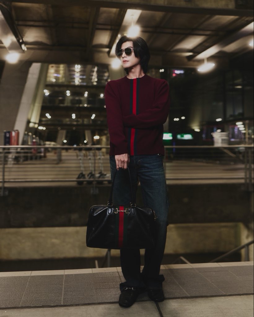 Gucci Brand Ambassador “กลัฟ–คณาวุฒิ ไตรพิพัฒนพงษ์ (<a href="/gulfkanawut/">gulfkanawut</a>)” แลนดิ้งสู่มิลาน ประเทศอิตาลี พร้อมสัมผัสแฟชั่นโชว์เต็มรูปแบบของ Gucci PRIMAVERA หรือ คอลเลกชัน Gucci Fall-Winter 2026 ภายใต้วิสัยทัศน์ของ Artistic Director คนปัจจุบัน Demna Gvasalia

ใน Milan Fashion Week