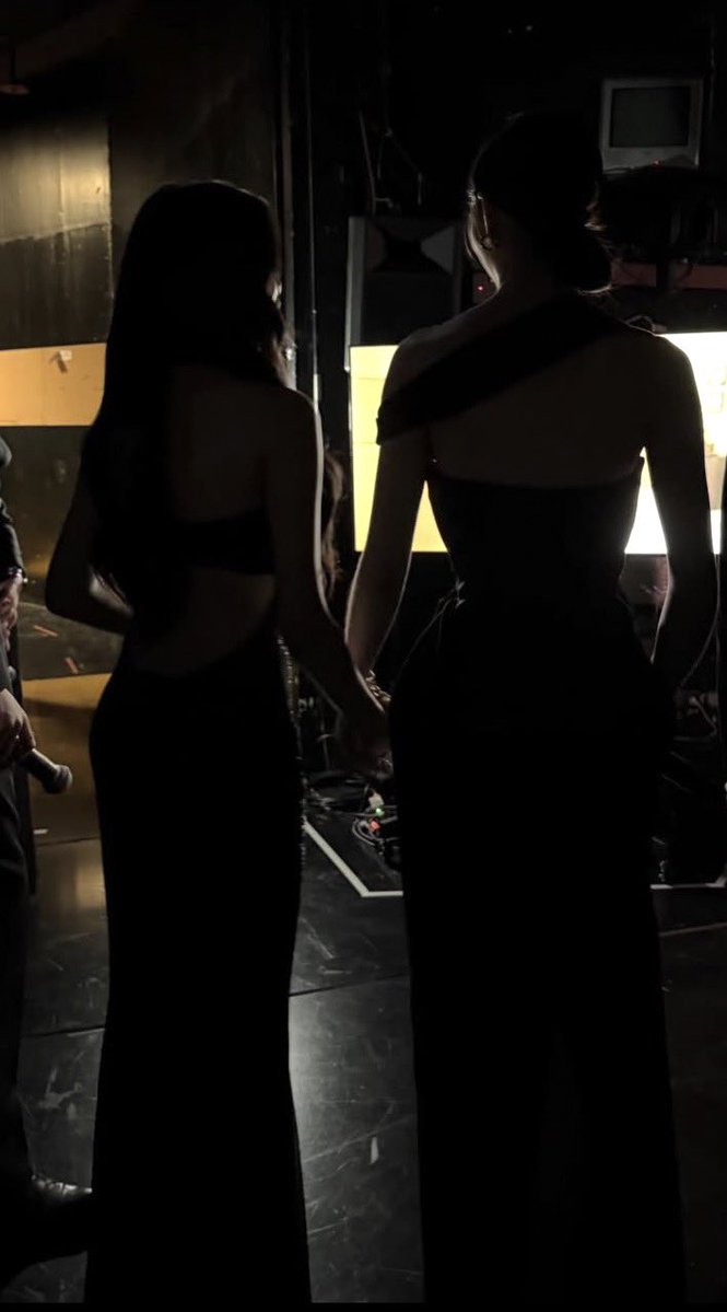 เลือดสาววายในตัวพุ่งงงงงง จะบ้าจะบ้าจะบ้าาาาา มาเบลเอินเอิน เอินเอินมาเบล อันไหนไม่รู้ แต่ฟินหมด ละครมาได้เลย 🥹