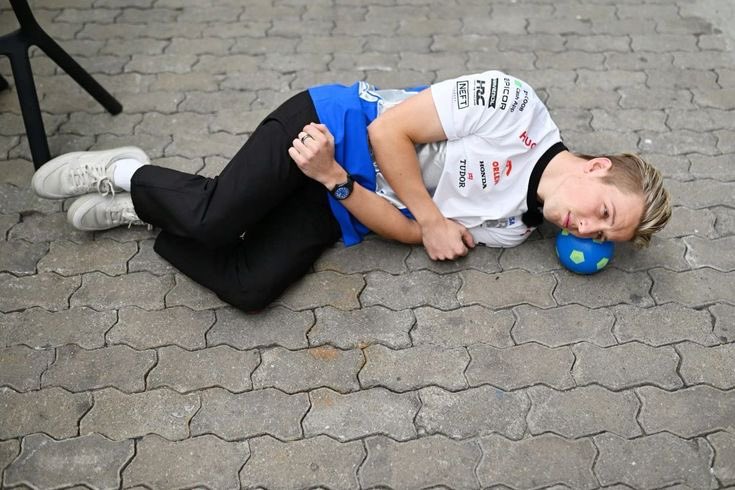 gua akan tidur disini sampe lu <a href="/visacashapprb/">Visa Cash App Racing Bulls F1 Team</a> <a href="/redbullracing/">Oracle Red Bull Racing</a> bawa mereka